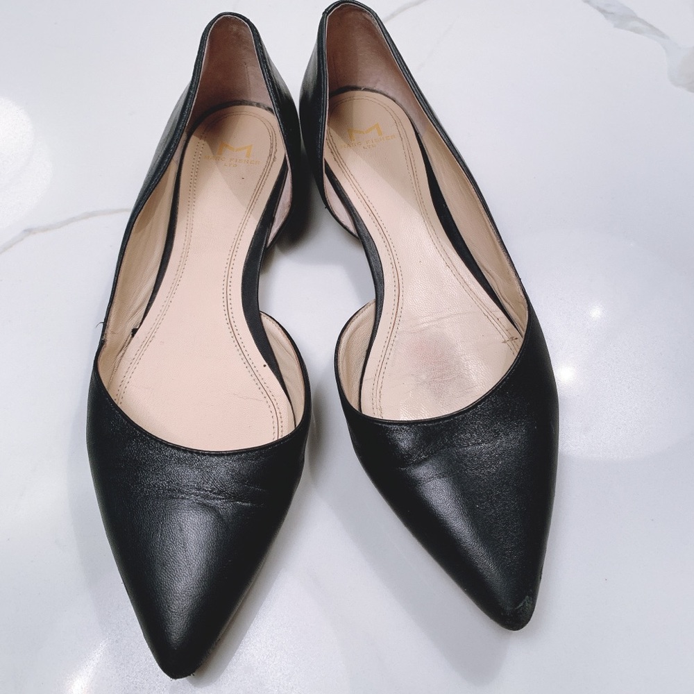 Marc Fisher Black Pointed toe flats. Size 8. Color black.